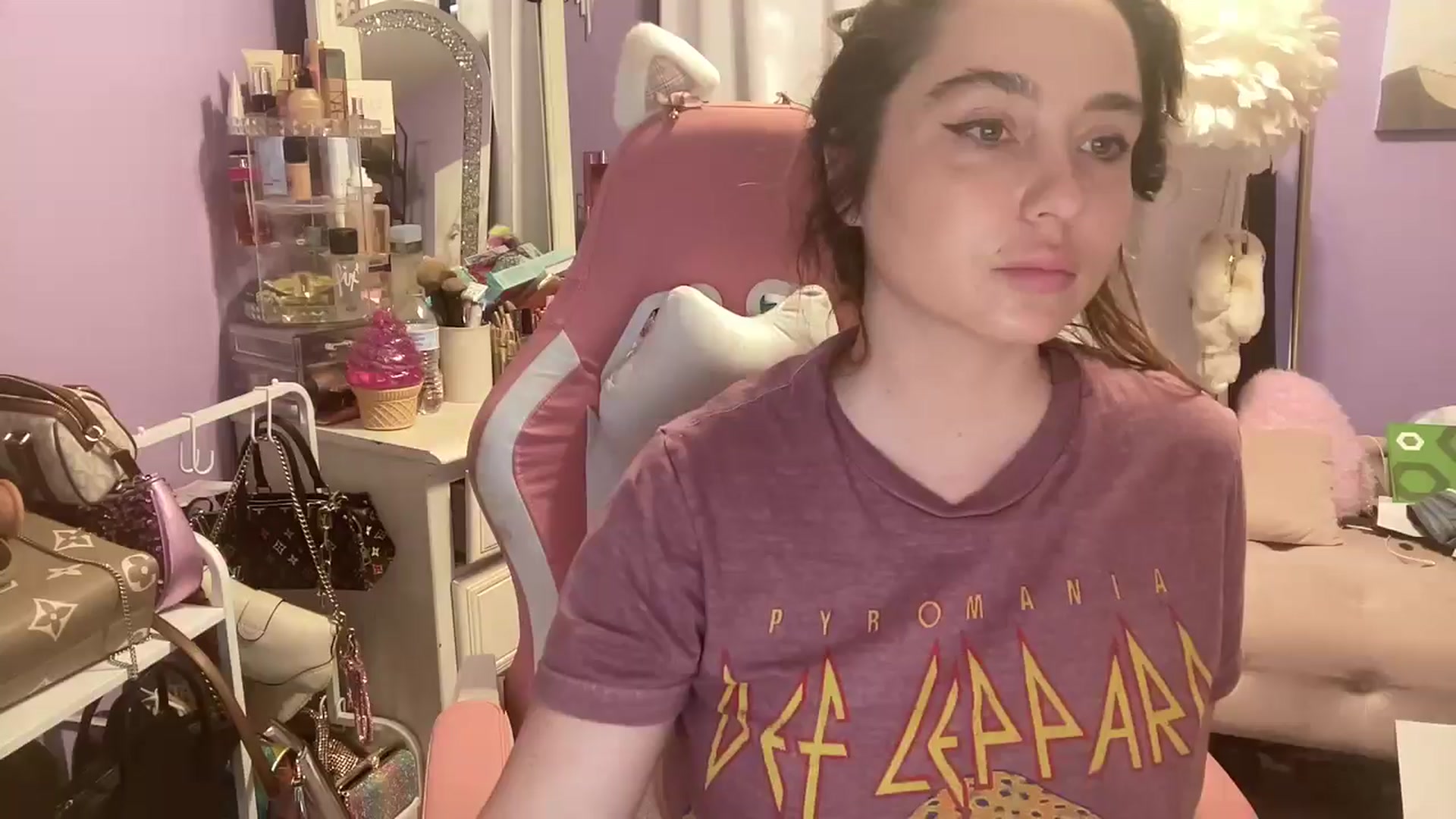 Gallery image thumbnail from Angel_baby124's myfreecams stream on, 04/26/2026, 16:15 image 9 of 20