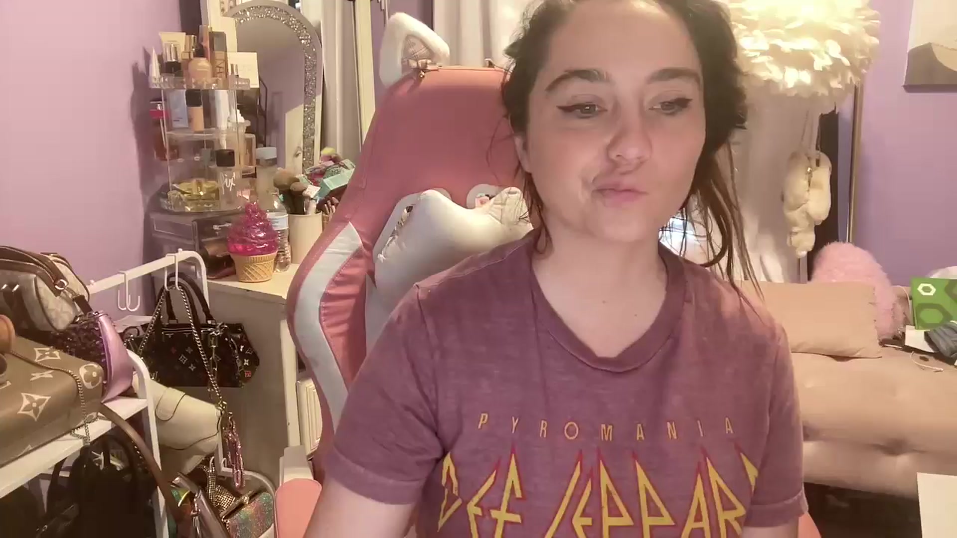 Gallery image thumbnail from Angel_baby124's myfreecams stream on, 04/26/2026, 16:15 image 15 of 20