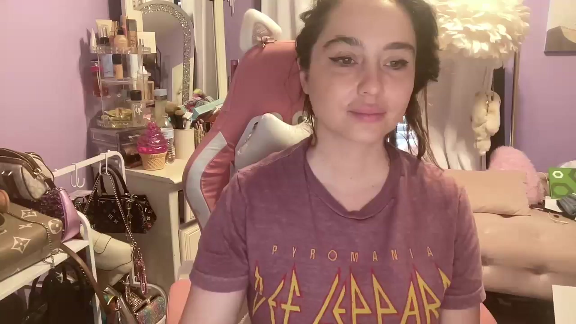 Gallery image thumbnail from Angel_baby124's myfreecams stream on, 04/26/2026, 16:15 image 12 of 20