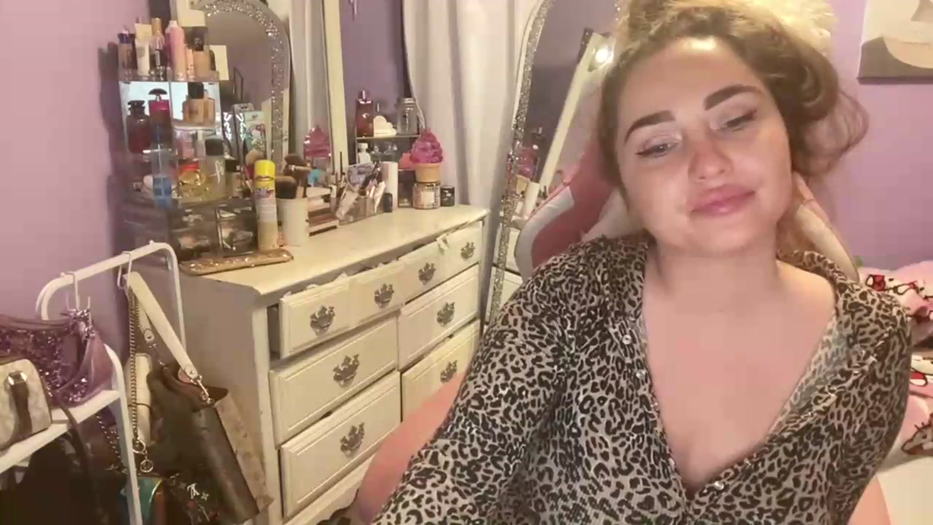 Gallery image thumbnail from Angel_baby124's myfreecams stream on, 05/10/2026, 16:39 image 12 of 20