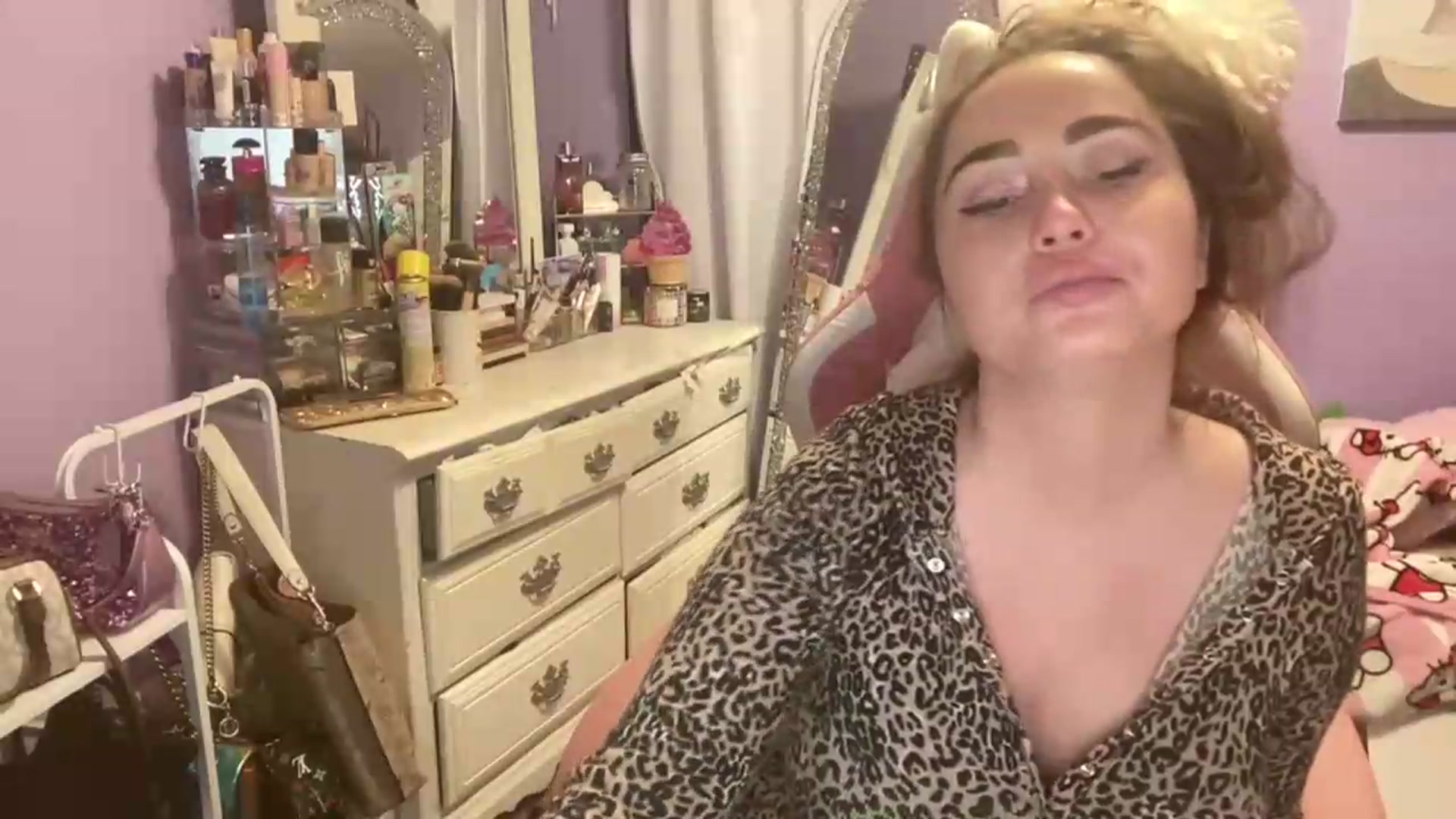 Gallery image thumbnail from Angel_baby124's myfreecams stream on, 05/10/2026, 16:39 image 17 of 20