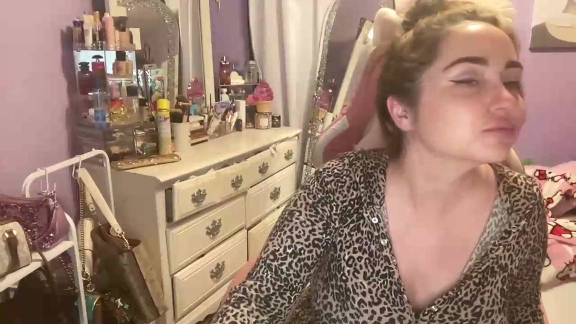 Gallery image thumbnail from Angel_baby124's myfreecams stream on, 05/10/2026, 16:39 image 9 of 20