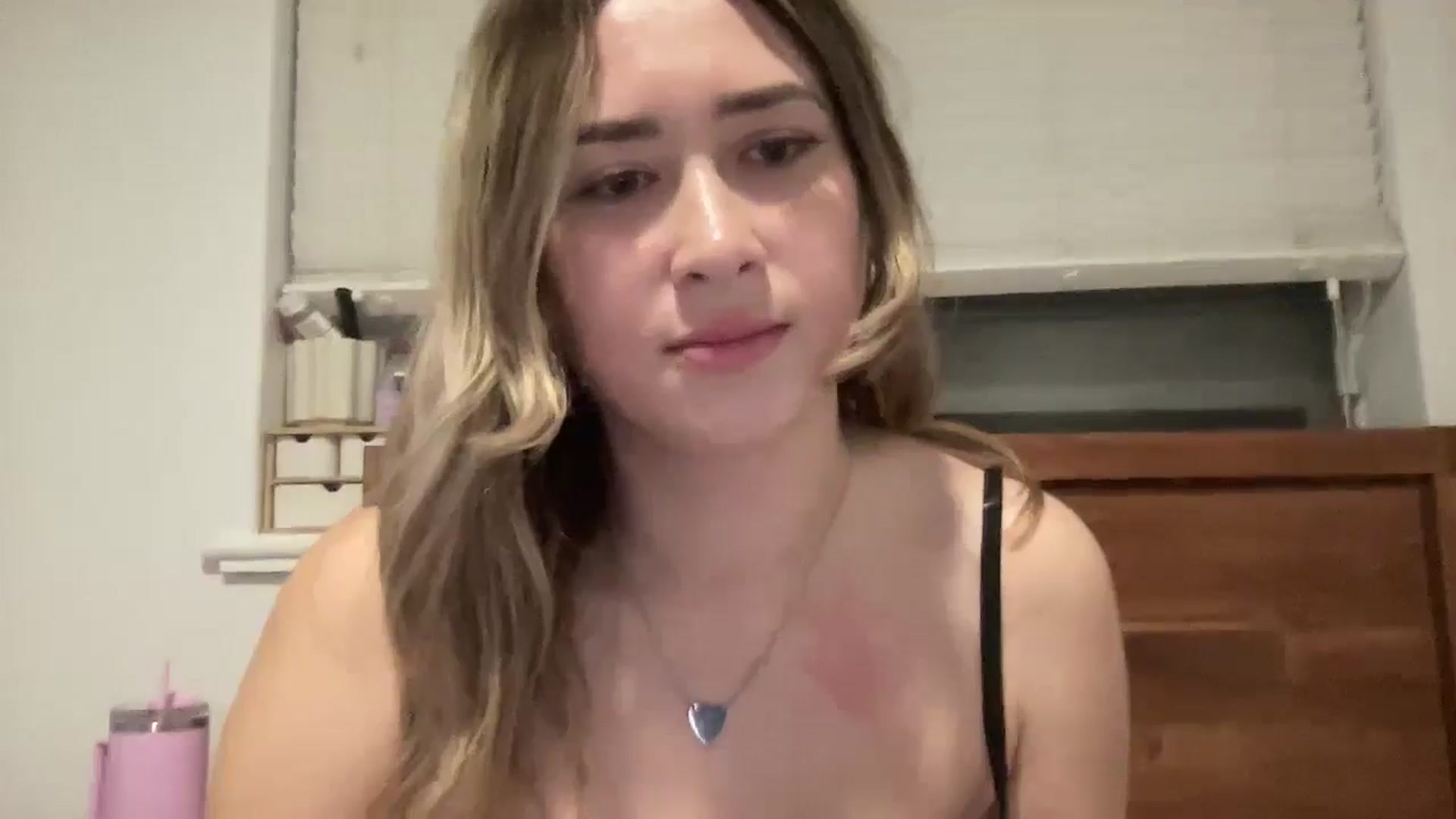 Gallery image thumbnail from Angel_berryxx's myfreecams stream on, 07/18/2024, 14:45 image 9 of 20