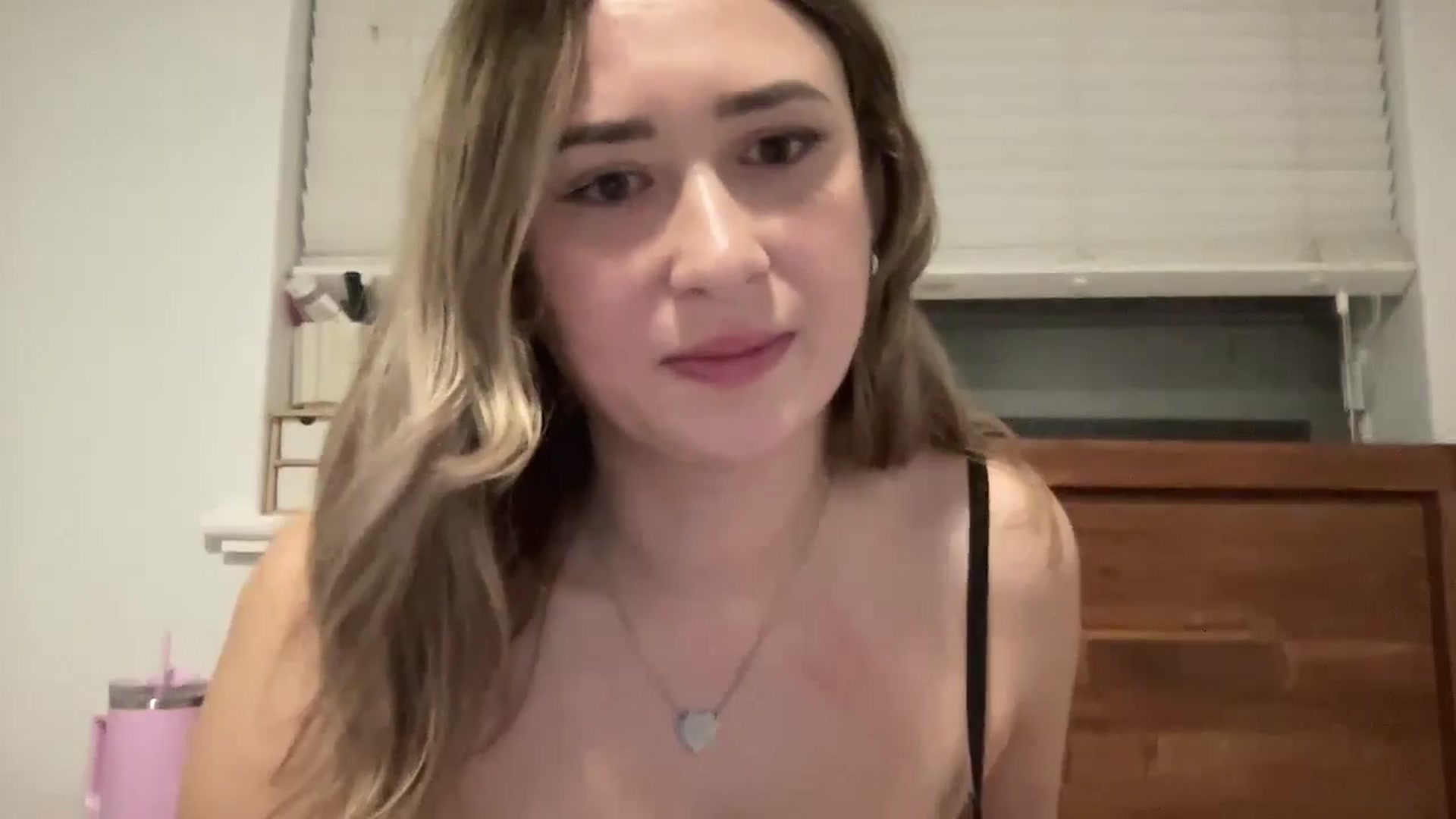 Gallery image thumbnail from Angel_berryxx's myfreecams stream on, 07/18/2024, 14:45 image 14 of 20