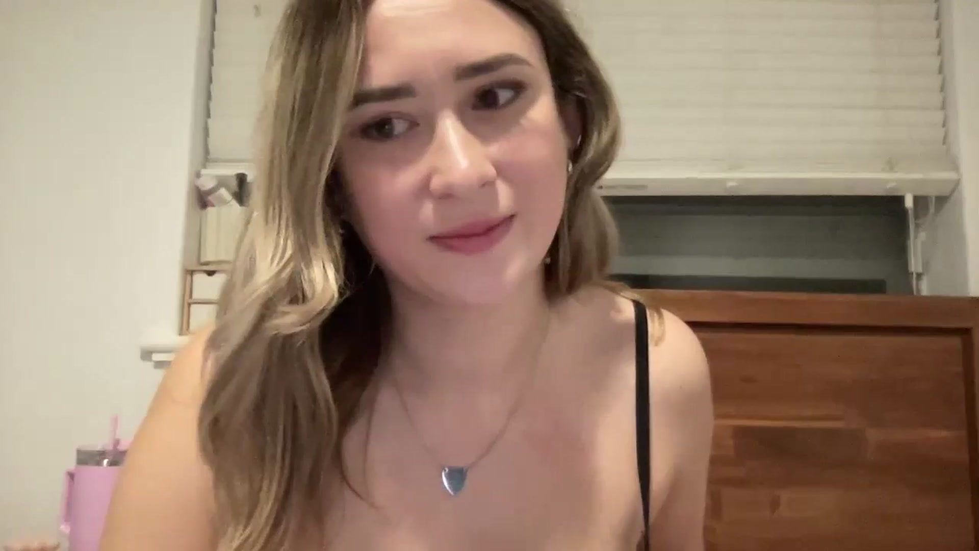 Gallery image thumbnail from Angel_berryxx's myfreecams stream on, 07/18/2024, 14:45 image 17 of 20