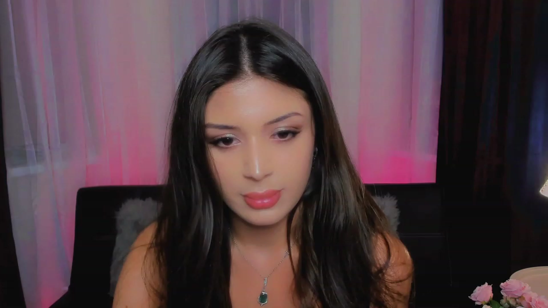 Gallery image thumbnail from Angel_on_Duty's myfreecams stream on, 06/02/2023, 19:09 image 4 of 20