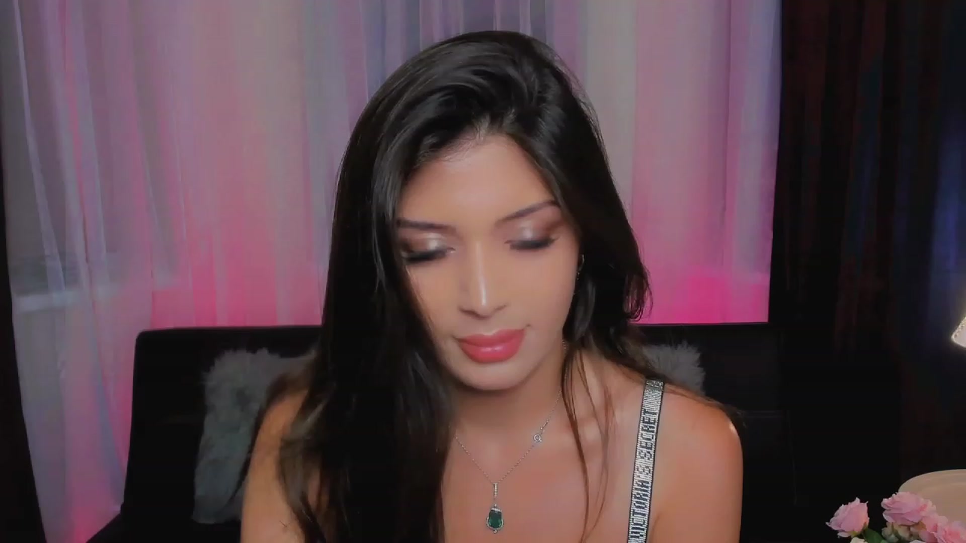 Gallery image thumbnail from Angel_on_Duty's myfreecams stream on, 06/02/2023, 19:09 image 8 of 20
