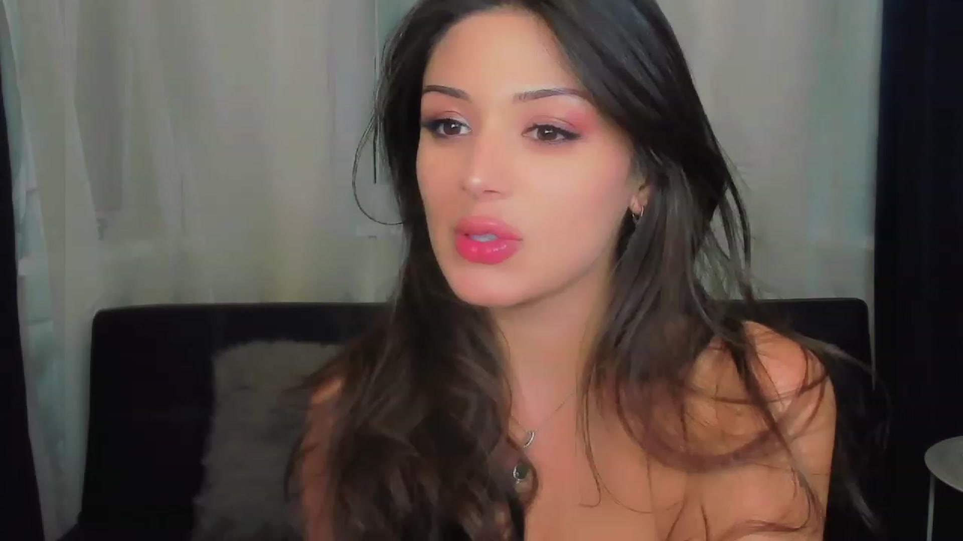 Gallery image thumbnail from Angel_on_Duty's myfreecams stream on, 06/15/2023, 02:32 image 8 of 20