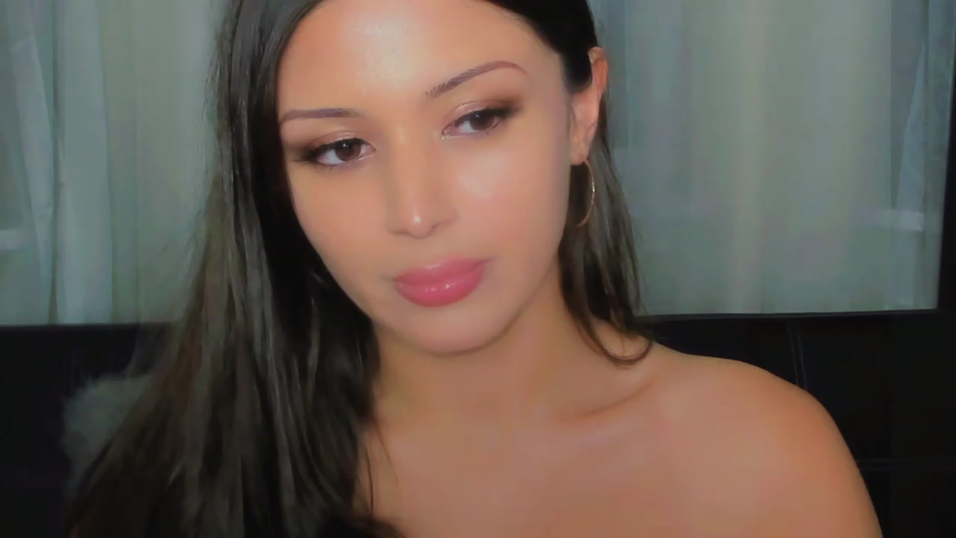 Gallery image thumbnail from Angel_on_Duty's myfreecams stream on, 07/12/2023, 22:14 image 12 of 20