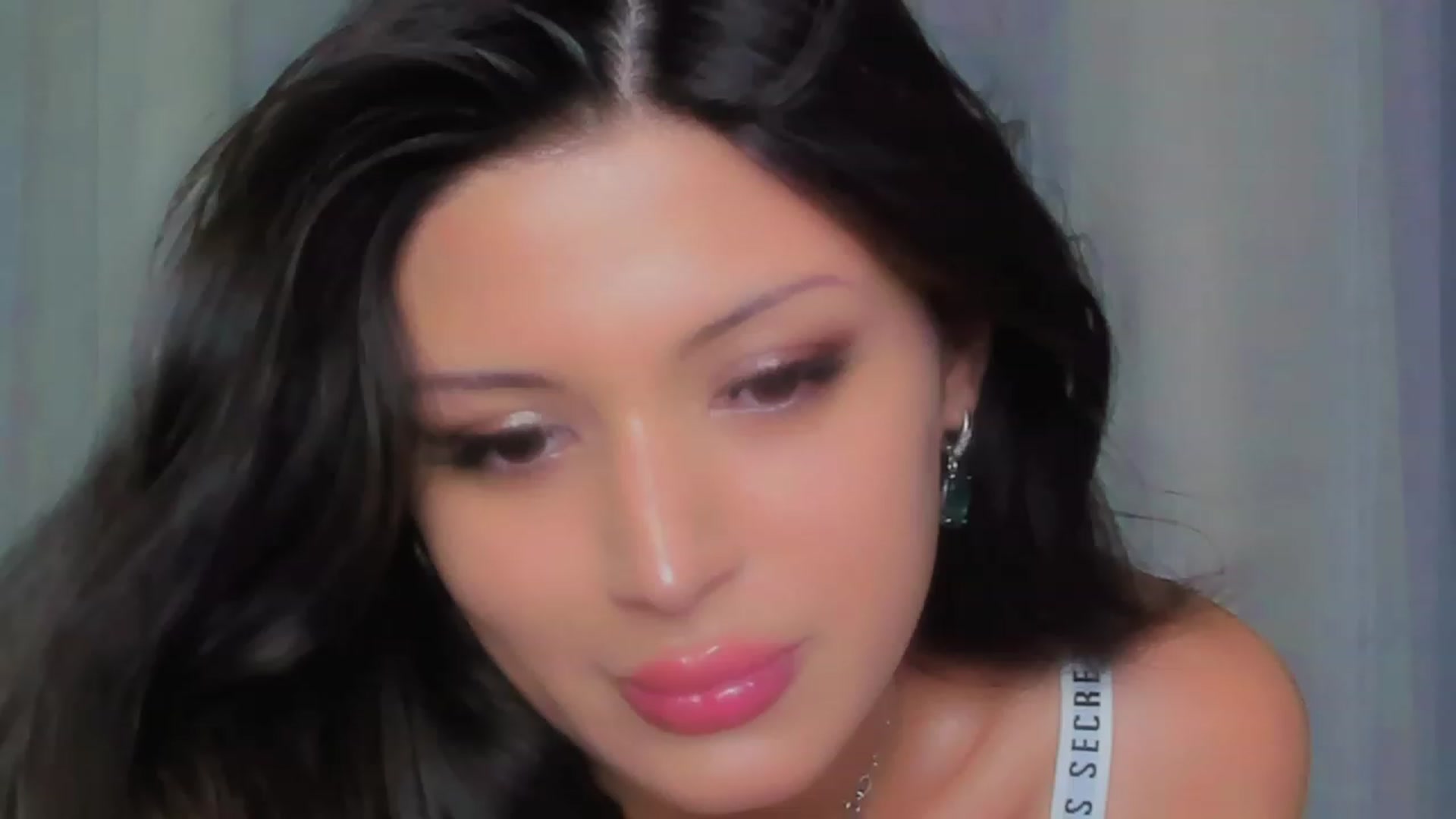 Gallery image thumbnail from Angel_on_Duty's myfreecams stream on, 07/17/2023, 23:30 image 1 of 20