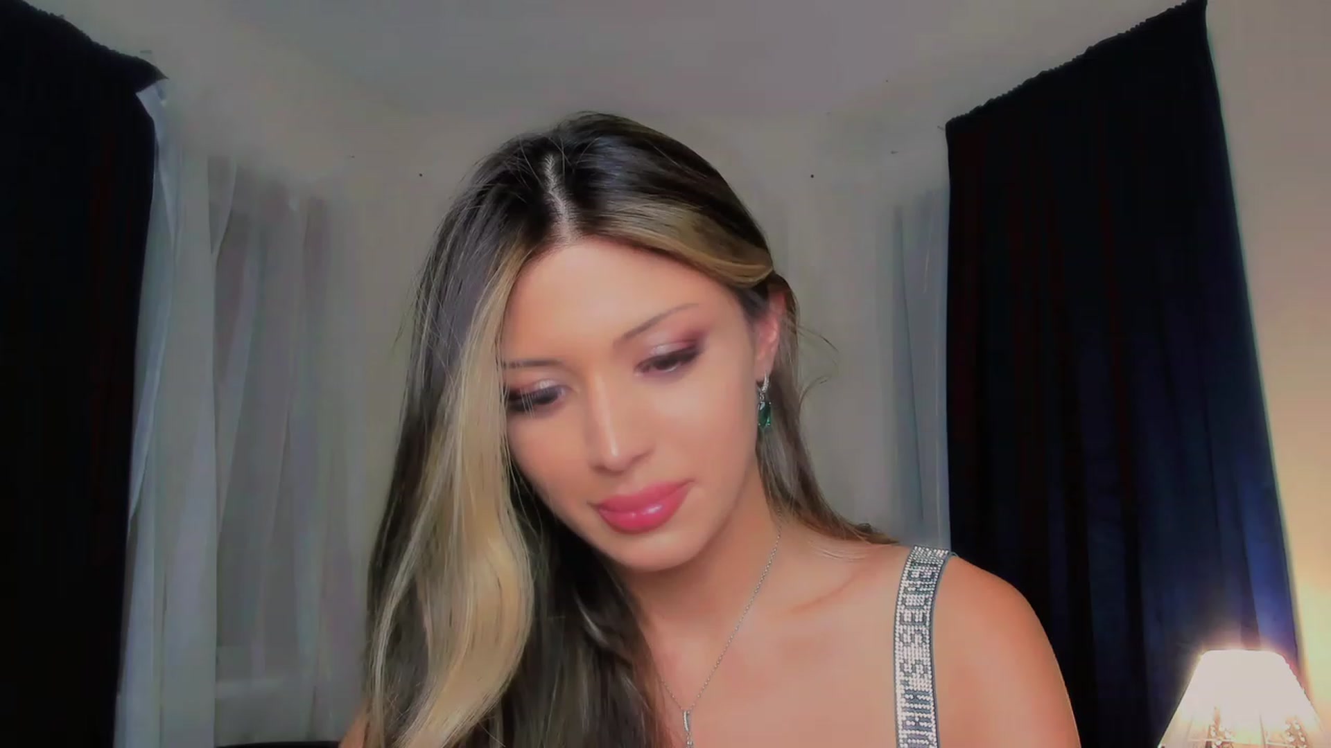 Gallery image thumbnail from Angel_on_Duty's myfreecams stream on, 08/18/2023, 21:40 image 16 of 20