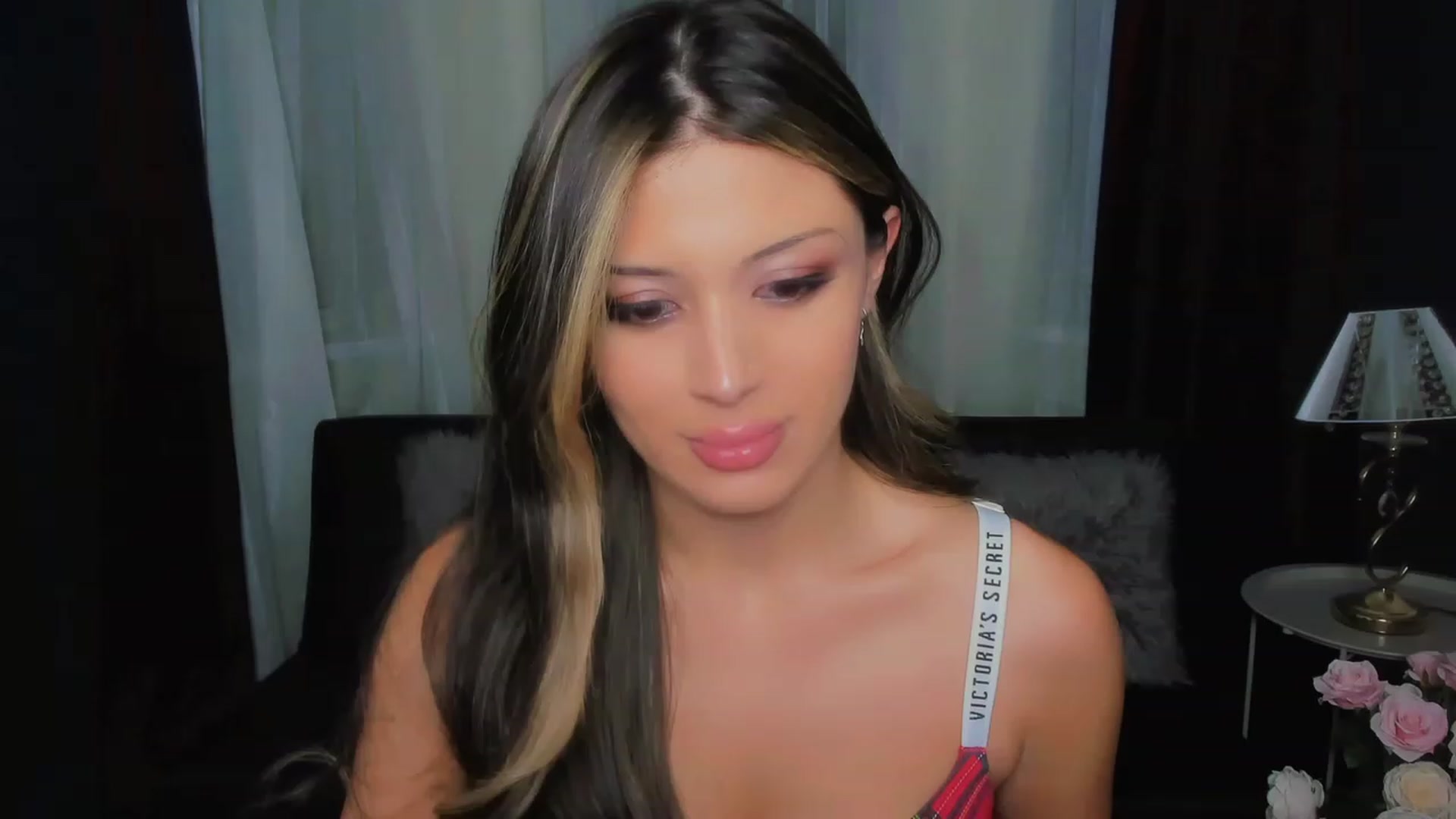 Gallery image thumbnail from Angel_on_Duty's myfreecams stream on, 08/20/2023, 19:36 image 12 of 20