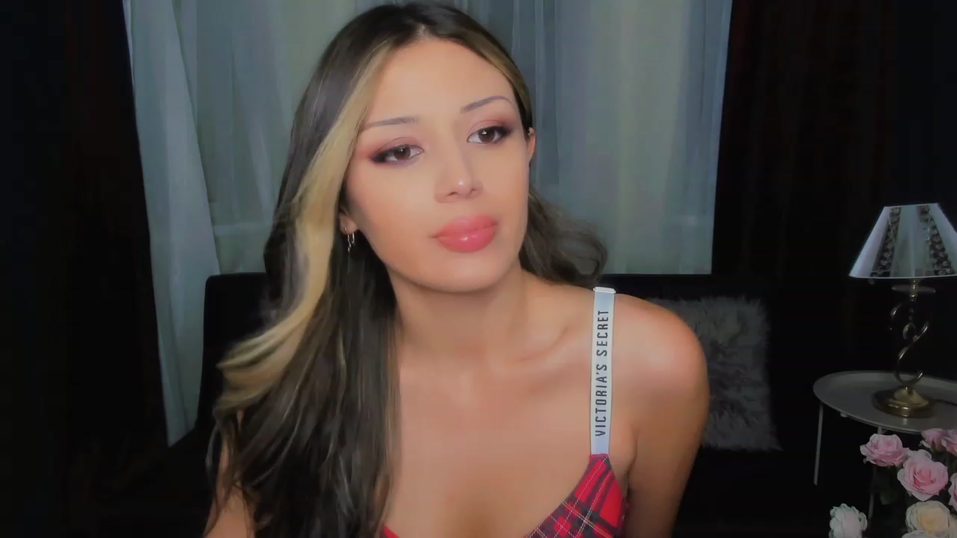 Gallery image thumbnail from Angel_on_Duty's myfreecams stream on, 08/20/2023, 22:51 image 17 of 20