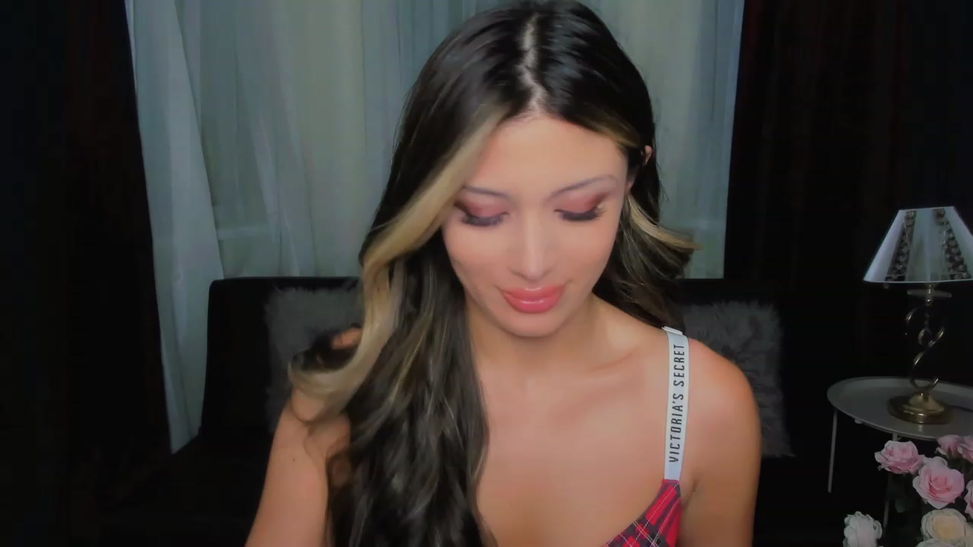 Gallery image thumbnail from Angel_on_Duty's myfreecams stream on, 08/20/2023, 22:51 image 5 of 20