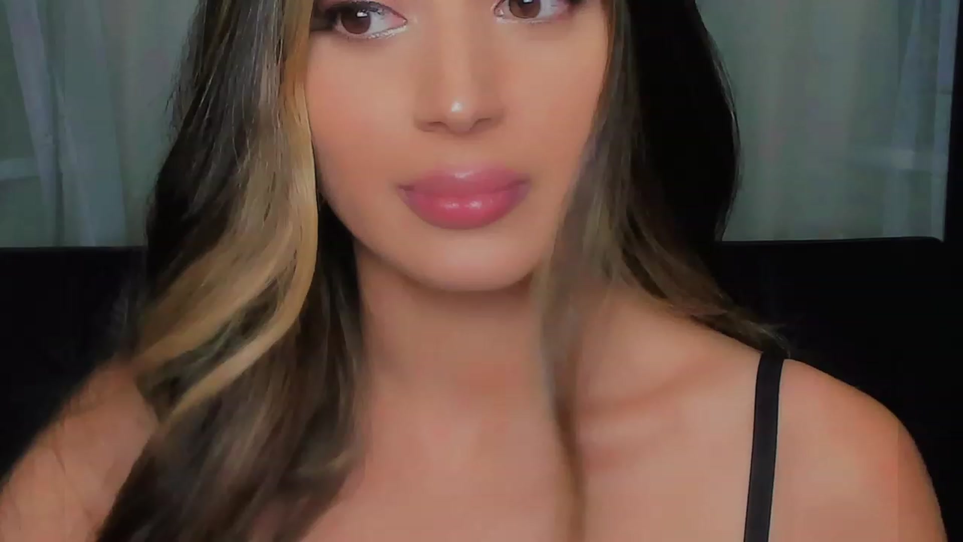 Gallery image thumbnail from Angel_on_Duty's myfreecams stream on, 08/21/2023, 20:02 image 14 of 20