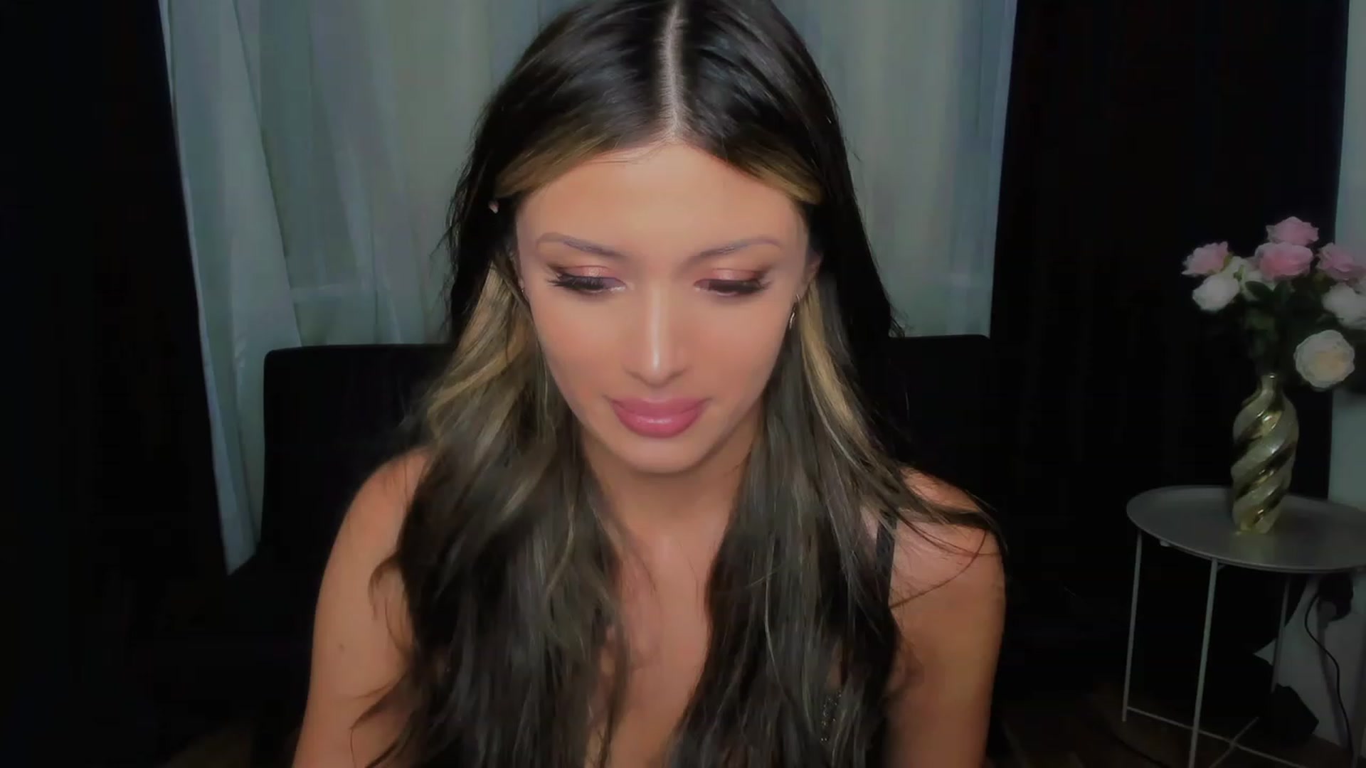 Gallery image thumbnail from Angel_on_Duty's myfreecams stream on, 08/21/2023, 21:05 image 15 of 20