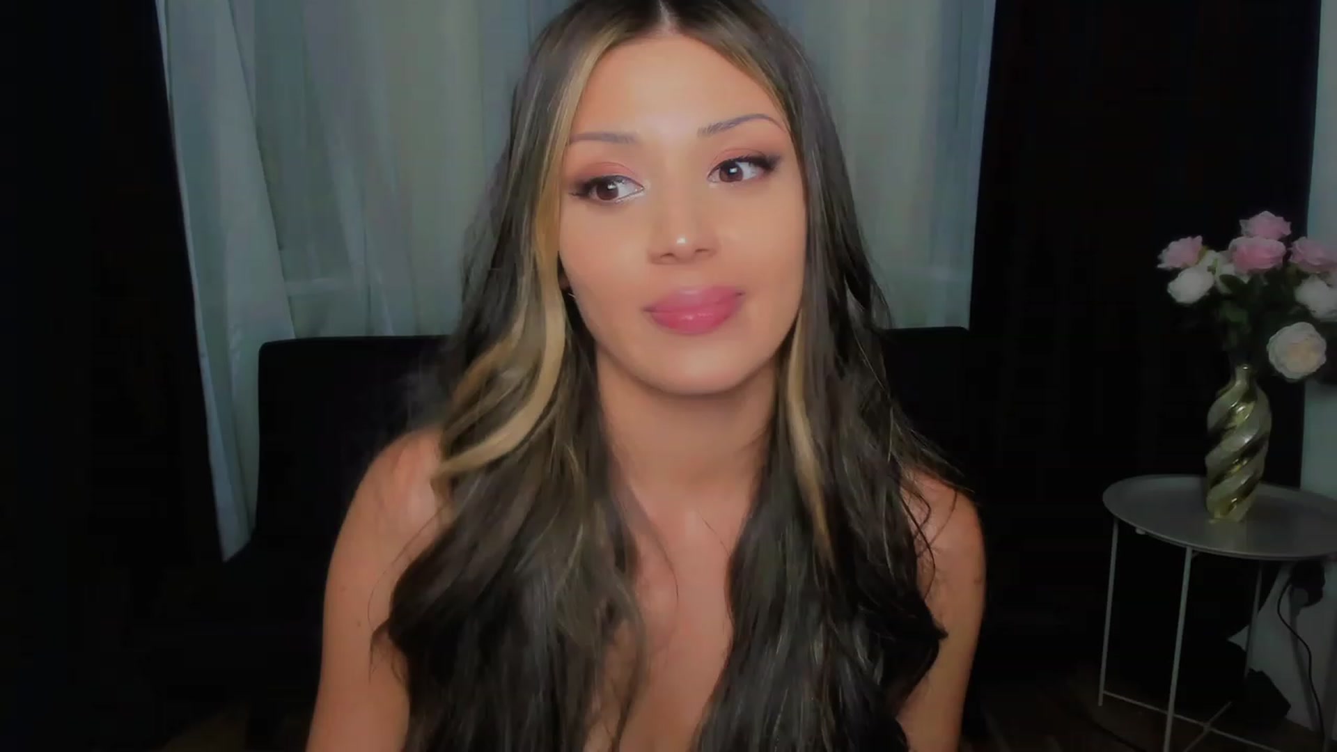 Gallery image thumbnail from Angel_on_Duty's myfreecams stream on, 08/21/2023, 21:05 image 11 of 20
