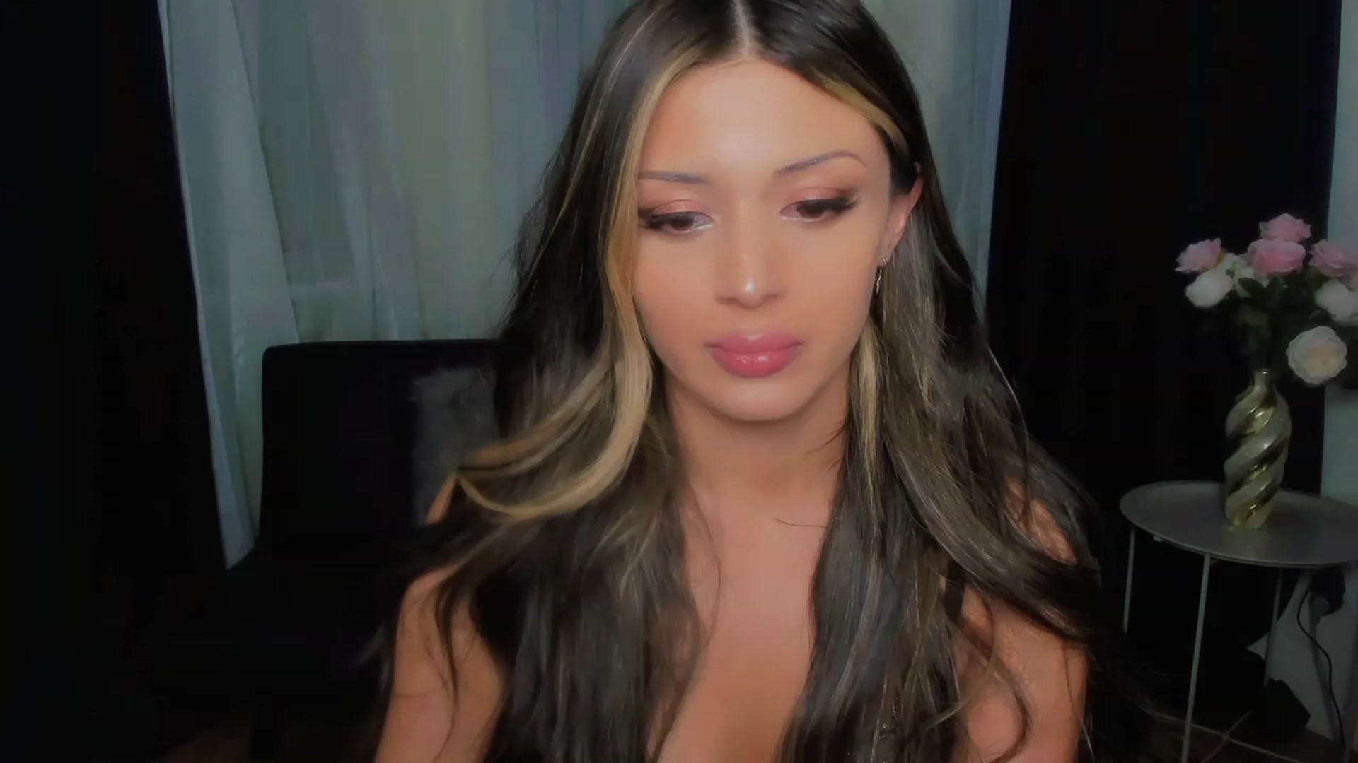 Gallery image thumbnail from Angel_on_Duty's myfreecams stream on, 08/21/2023, 21:05 image 5 of 20