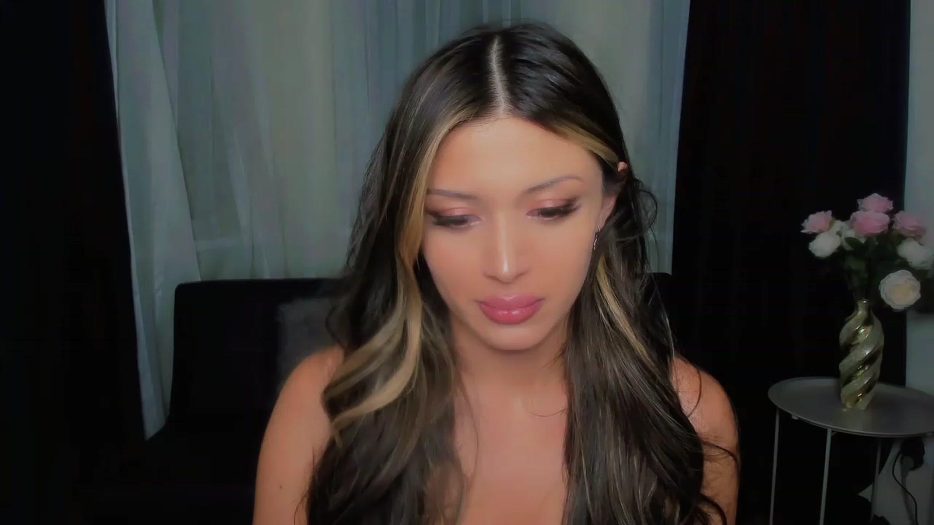 Gallery image thumbnail from Angel_on_Duty's myfreecams stream on, 08/21/2023, 21:05 image 3 of 20