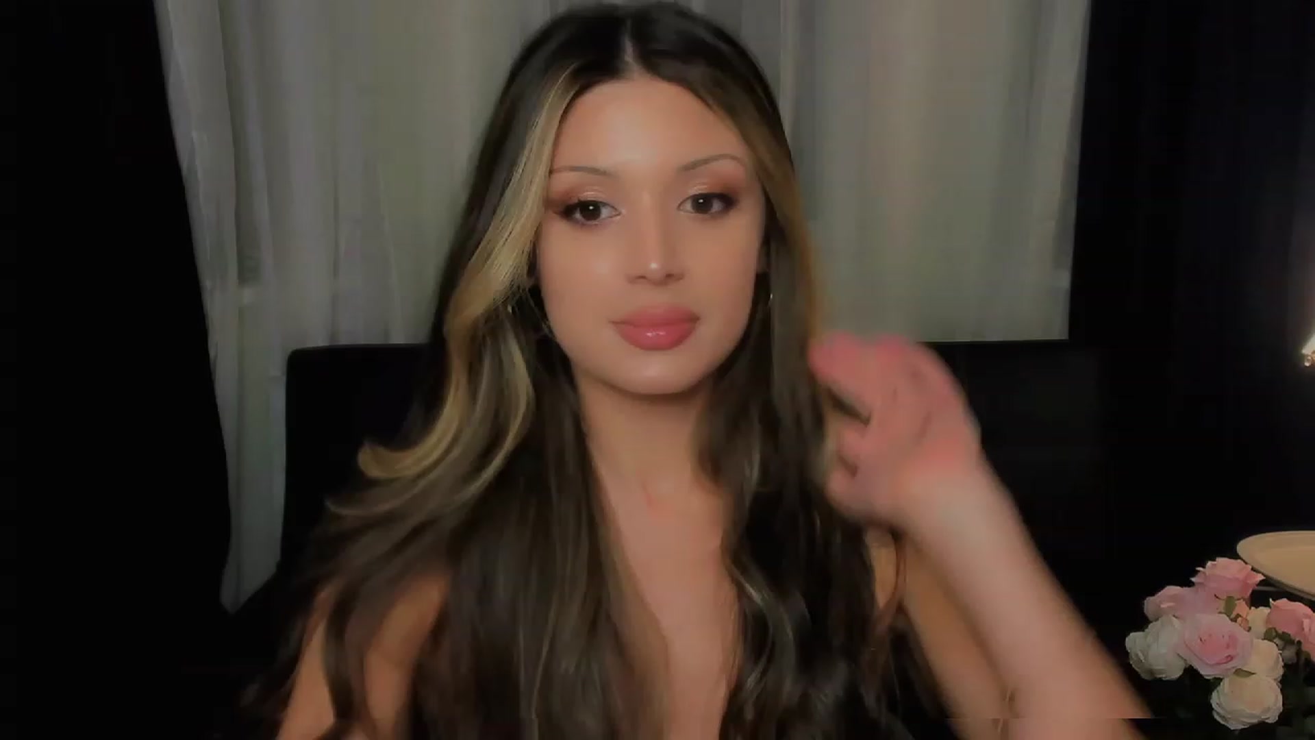 Gallery image thumbnail from Angel_on_Duty's myfreecams stream on, 09/12/2023, 21:33 image 17 of 20