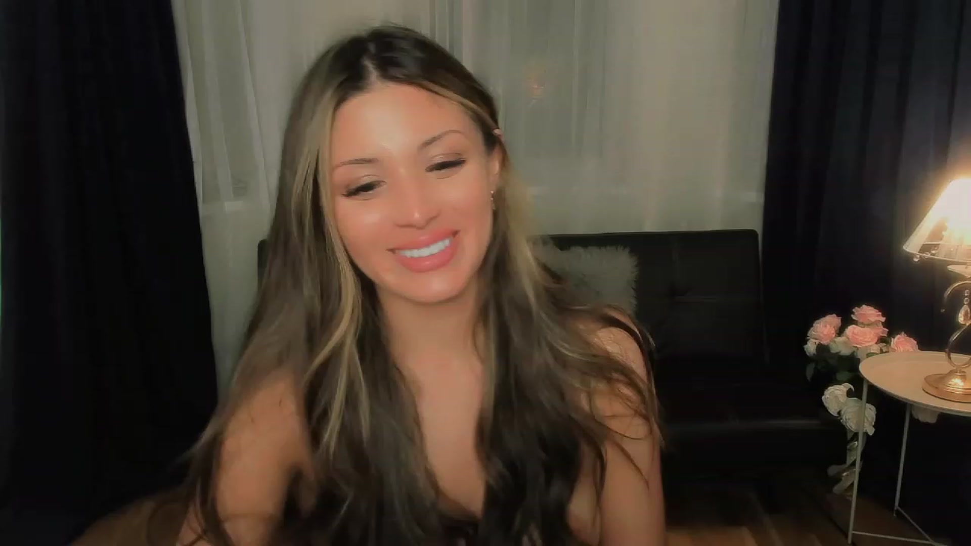 Gallery image thumbnail from Angel_on_Duty's myfreecams stream on, 09/19/2023, 01:03 image 19 of 20