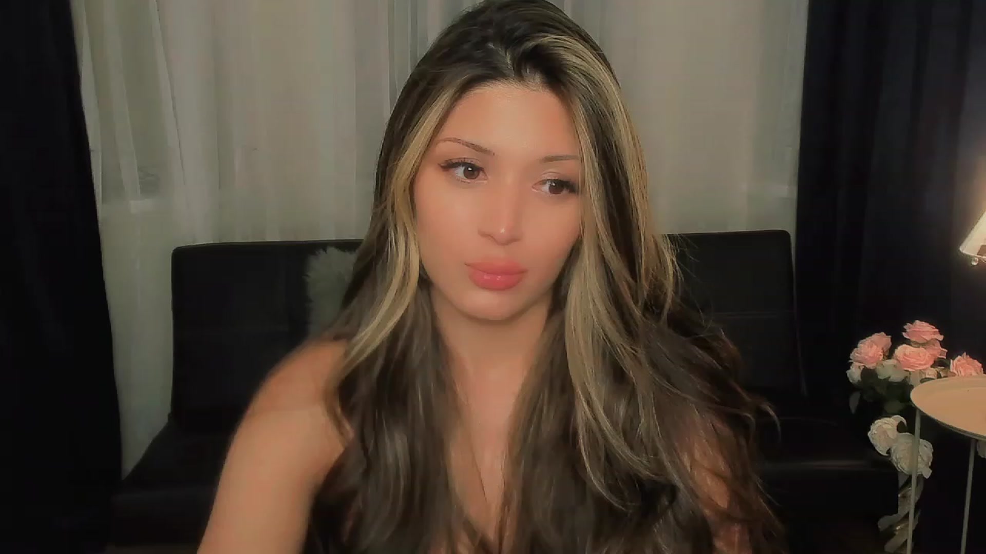 Gallery image thumbnail from Angel_on_Duty's myfreecams stream on, 09/19/2023, 06:33 image 16 of 20