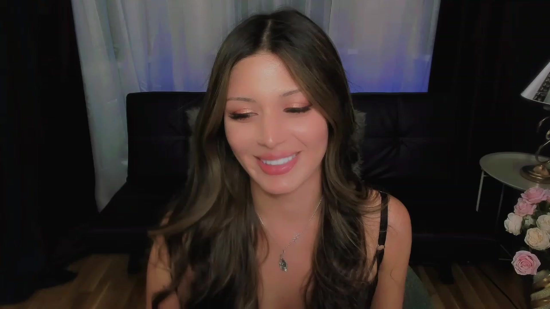 Gallery image thumbnail from Angel_on_Duty's myfreecams stream on, 10/06/2023, 21:26 image 20 of 20