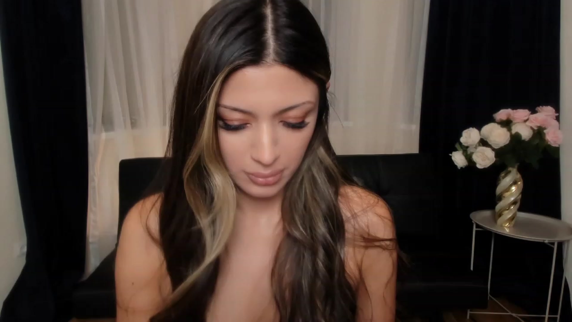 Gallery image thumbnail from Angel_on_Duty's myfreecams stream on, 10/12/2023, 21:50 image 10 of 20