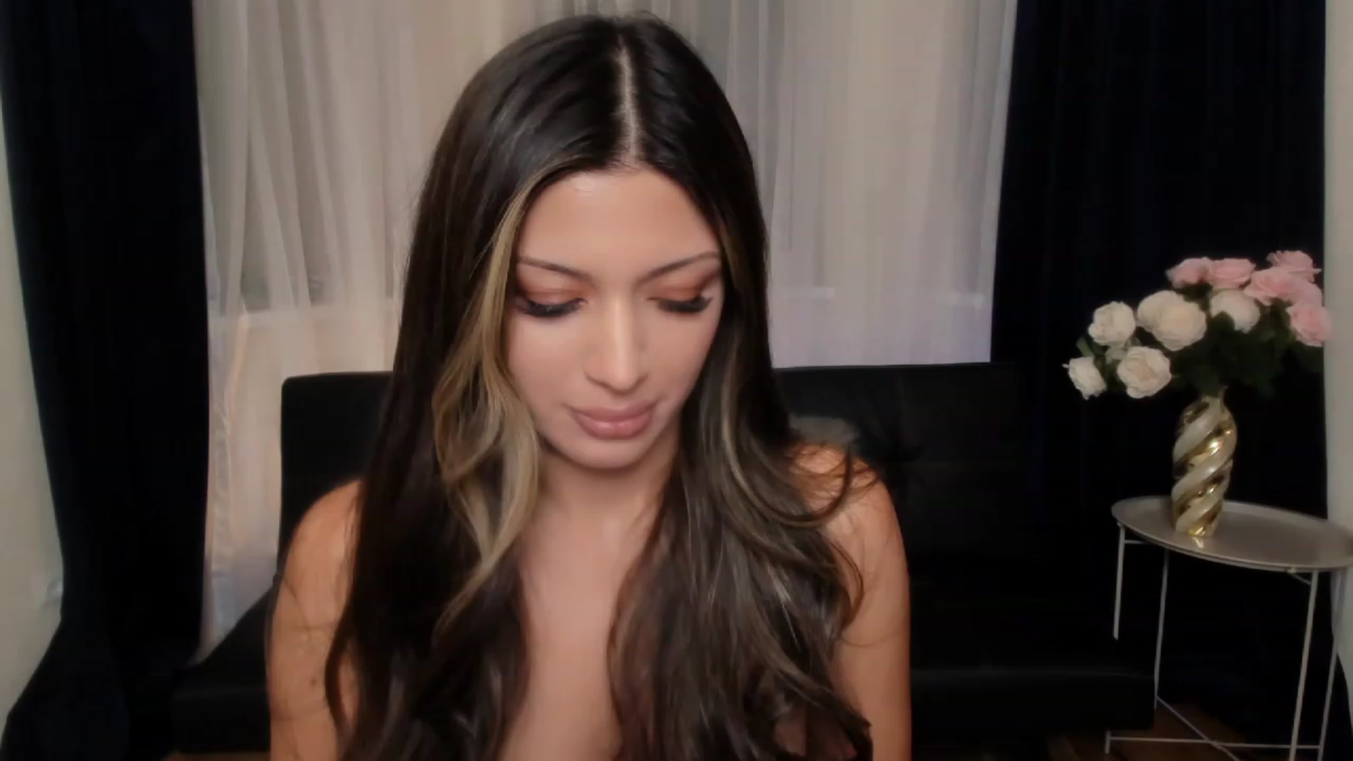 Gallery image thumbnail from Angel_on_Duty's myfreecams stream on, 10/12/2023, 21:50 image 5 of 20