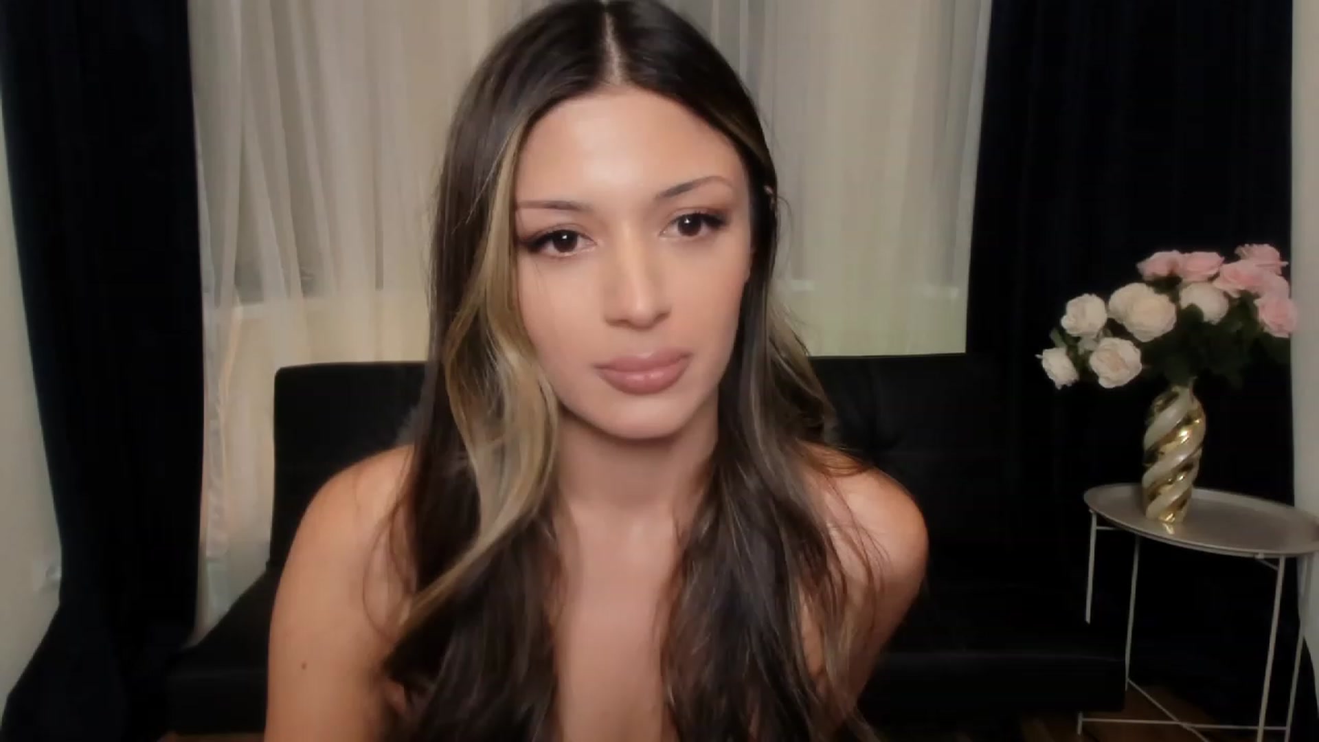 Gallery image thumbnail from Angel_on_Duty's myfreecams stream on, 10/12/2023, 21:50 image 14 of 20