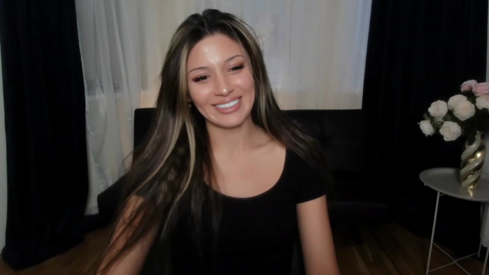 Gallery image thumbnail from Angel_on_Duty's myfreecams stream on, 10/16/2023, 05:06 image 2 of 20