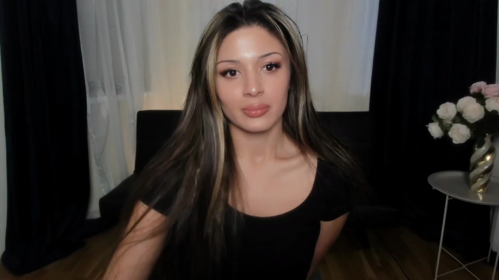 Gallery image thumbnail from Angel_on_Duty's myfreecams stream on, 10/16/2023, 05:06 image 12 of 20
