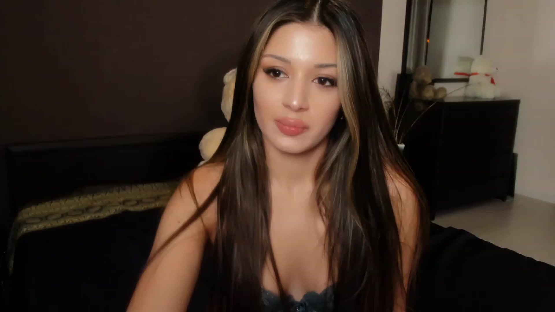 Gallery image thumbnail from Angel_on_Duty's myfreecams stream on, 10/19/2023, 20:35 image 3 of 20