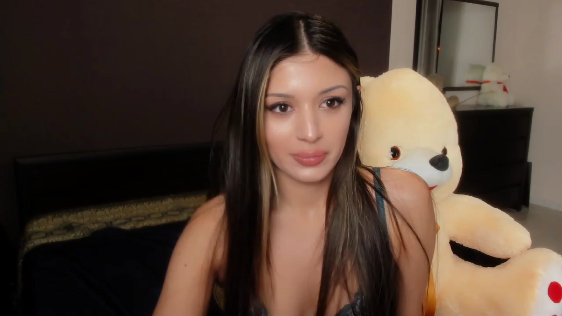 Gallery image thumbnail from Angel_on_Duty's myfreecams stream on, 10/19/2023, 22:35 image 1 of 20
