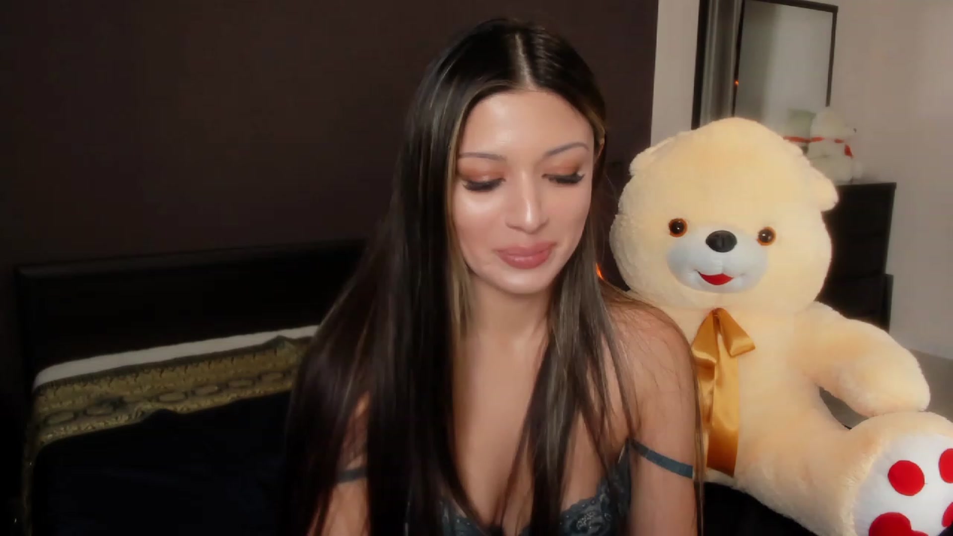 Gallery image thumbnail from Angel_on_Duty's myfreecams stream on, 10/19/2023, 22:35 image 8 of 20