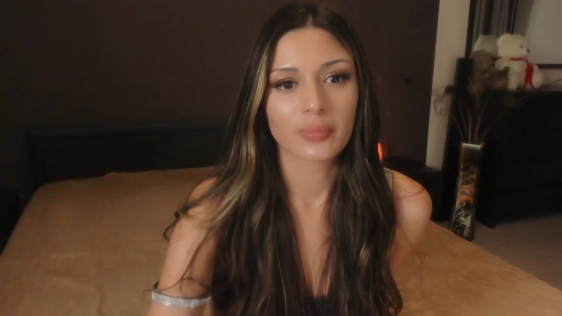 Gallery image thumbnail from Angel_on_Duty's myfreecams stream on, 10/24/2023, 03:33 image 4 of 20