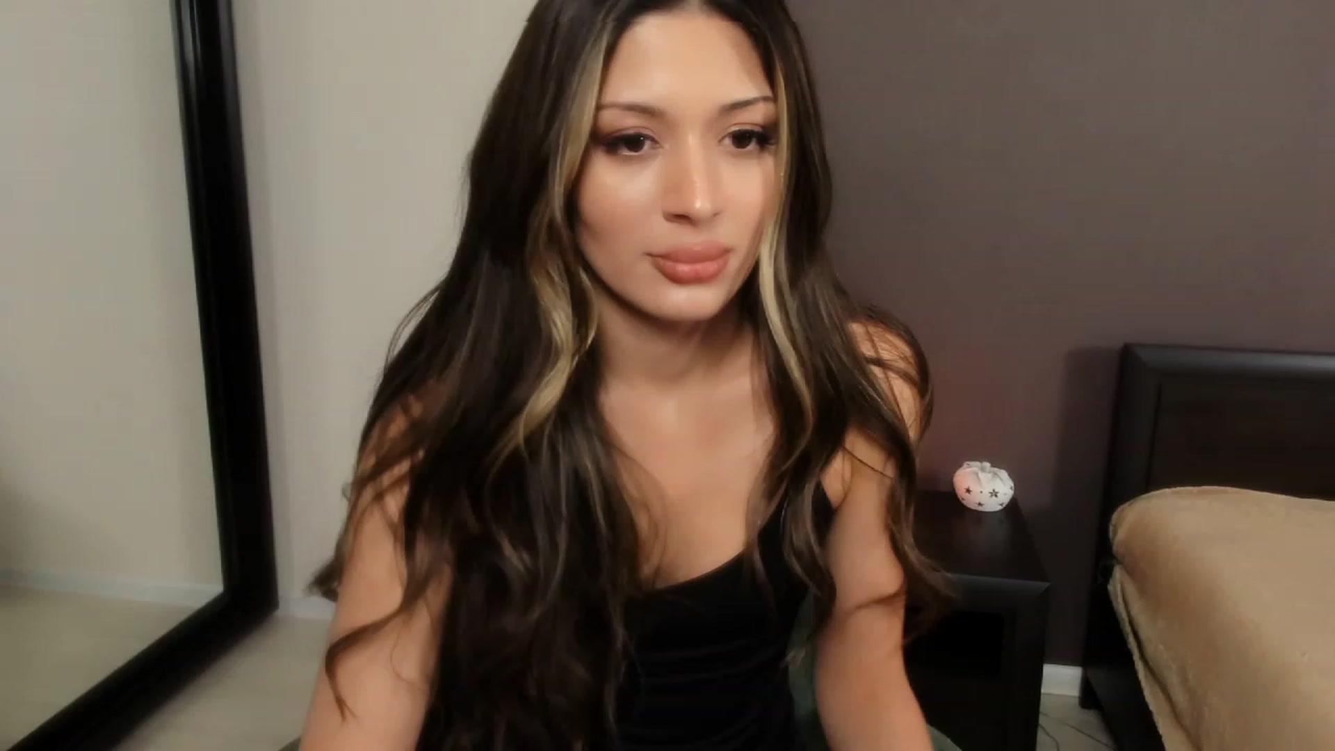 Gallery image thumbnail from Angel_on_Duty's myfreecams stream on, 10/28/2023, 24:03 image 7 of 20