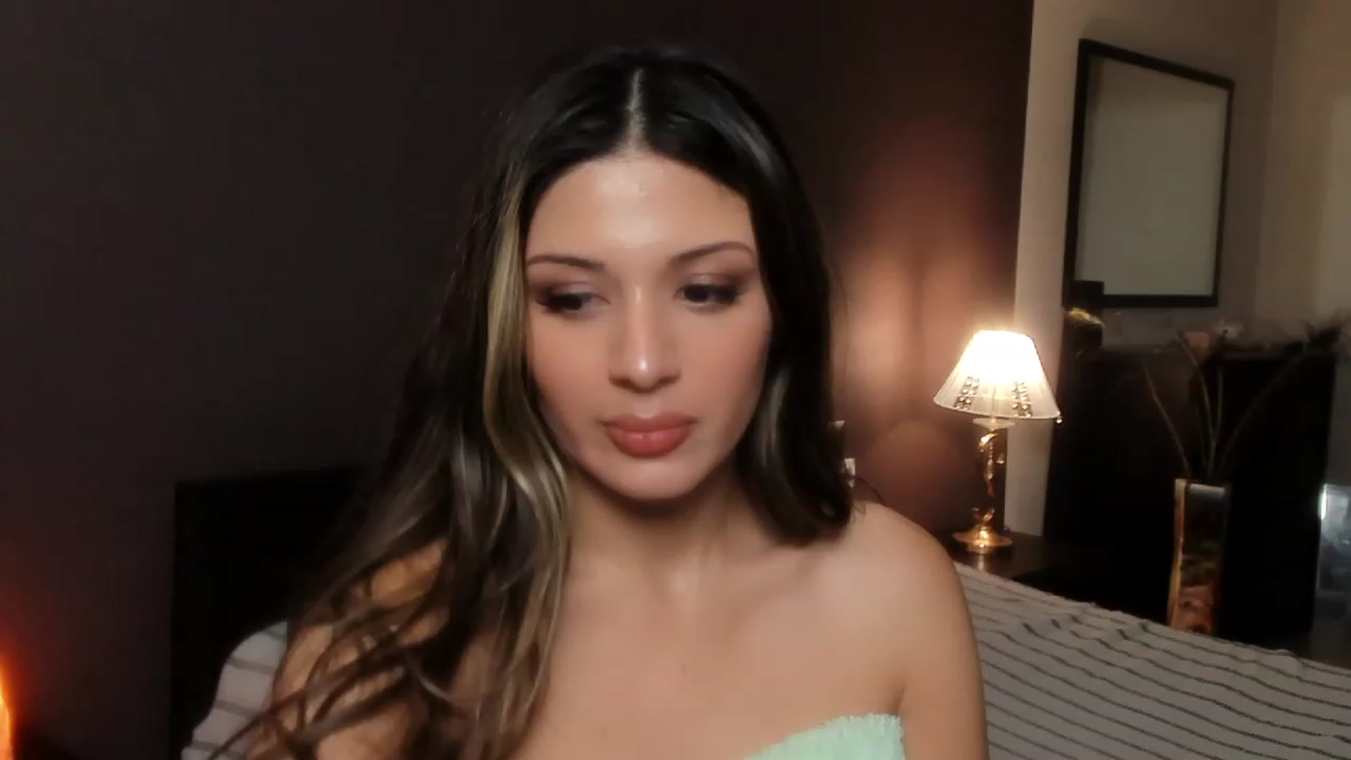 Gallery image thumbnail from Angel_on_Duty's myfreecams stream on, 11/04/2023, 24:36 image 18 of 20