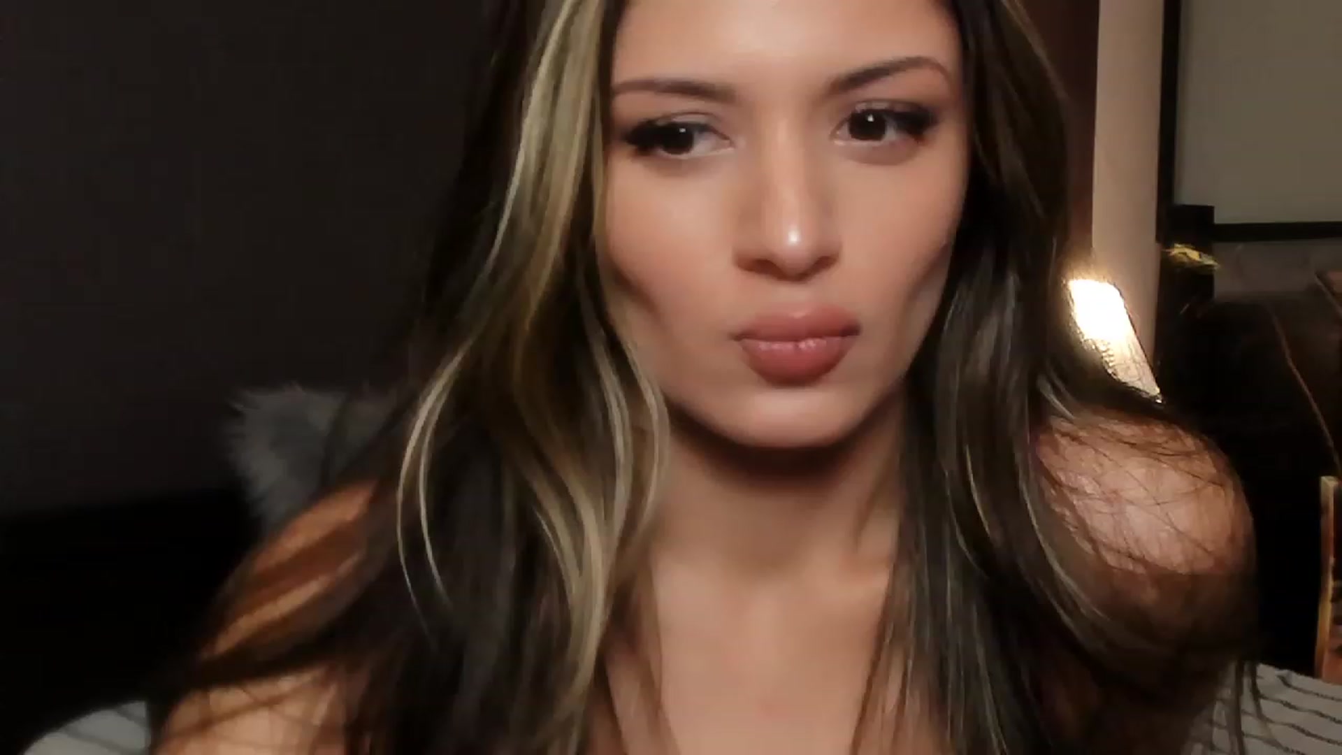 Gallery image thumbnail from Angel_on_Duty's myfreecams stream on, 11/04/2023, 02:49 image 1 of 20
