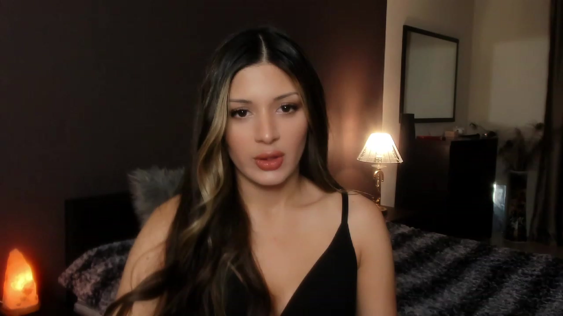 Gallery image thumbnail from Angel_on_Duty's myfreecams stream on, 11/04/2023, 21:22 image 2 of 20