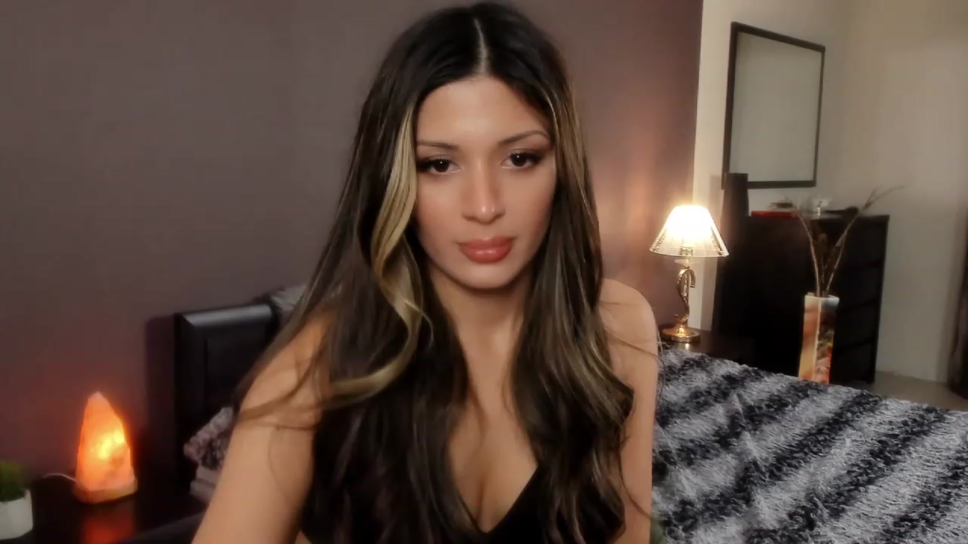 Gallery image thumbnail from Angel_on_Duty's myfreecams stream on, 11/04/2023, 23:34 image 20 of 20