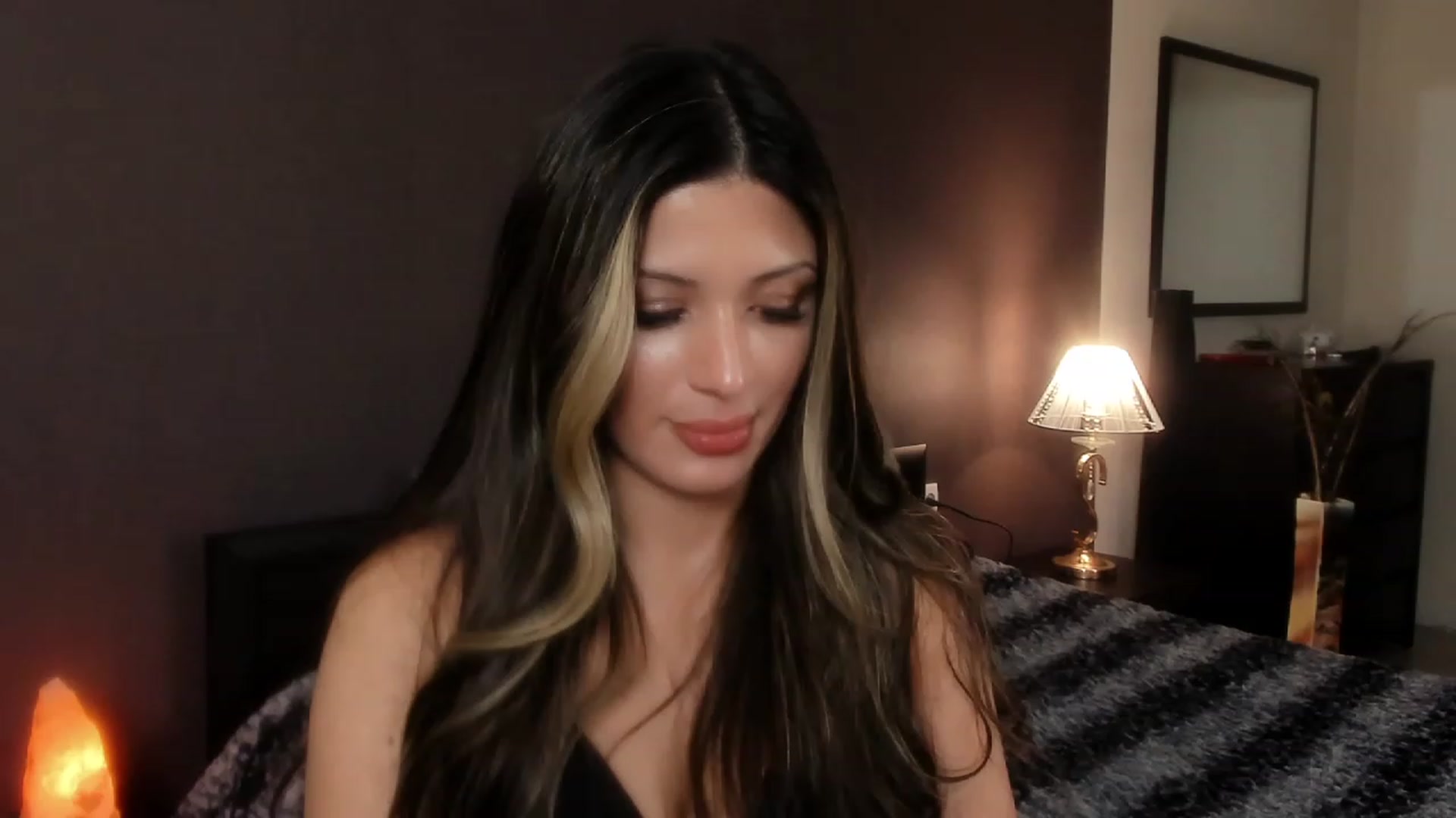 Gallery image thumbnail from Angel_on_Duty's myfreecams stream on, 11/05/2023, 04:15 image 15 of 20