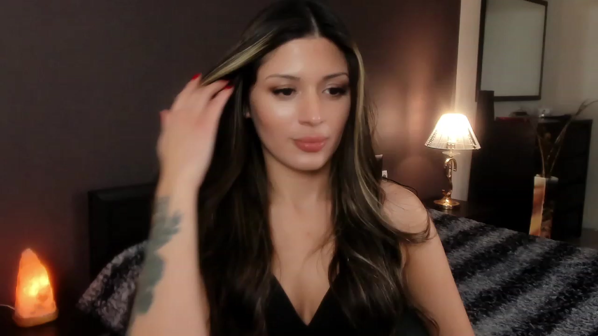 Gallery image thumbnail from Angel_on_Duty's myfreecams stream on, 11/05/2023, 05:25 image 10 of 20