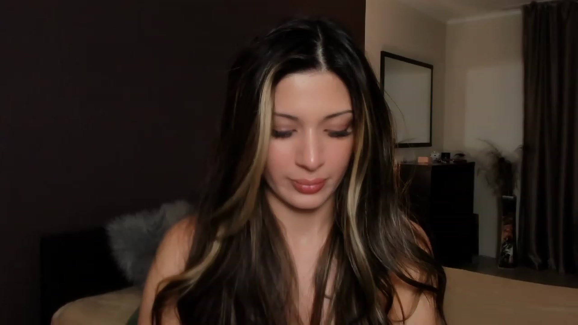 Gallery image thumbnail from Angel_on_Duty's myfreecams stream on, 11/10/2023, 02:45 image 17 of 20