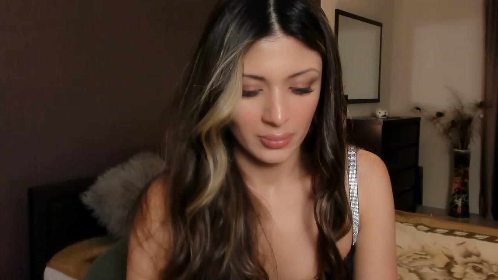 Gallery image thumbnail from Angel_on_Duty's myfreecams stream on, 11/11/2023, 24:01 image 13 of 20