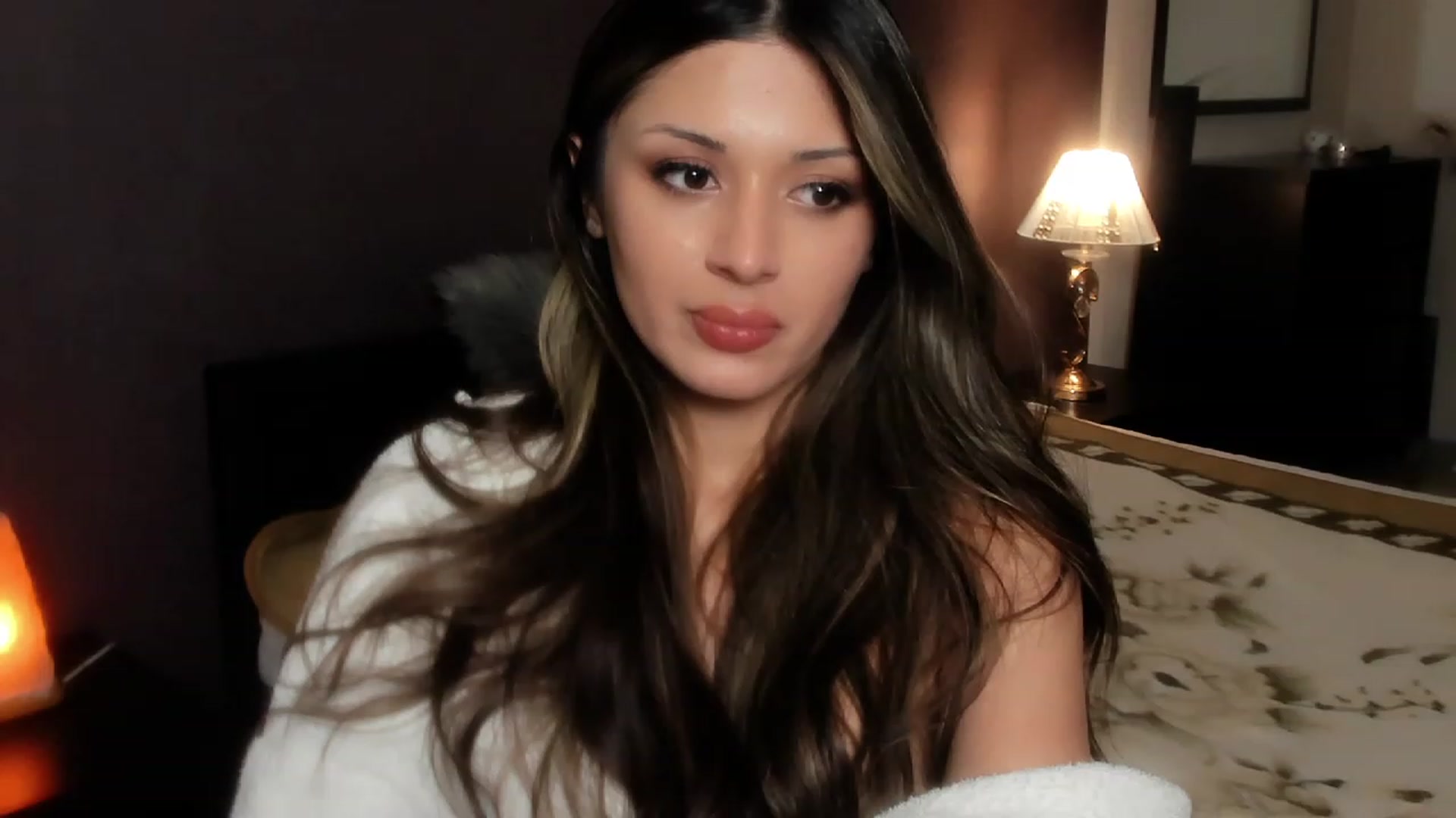 Gallery image thumbnail from Angel_on_Duty's myfreecams stream on, 11/13/2023, 02:59 image 18 of 20