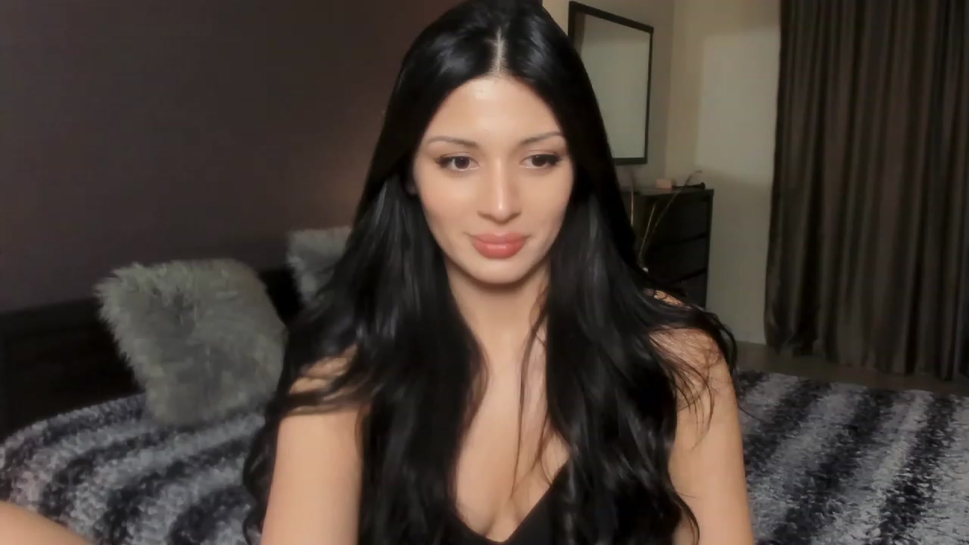 Gallery image thumbnail from Angel_on_Duty's myfreecams stream on, 12/05/2023, 03:53 image 6 of 20