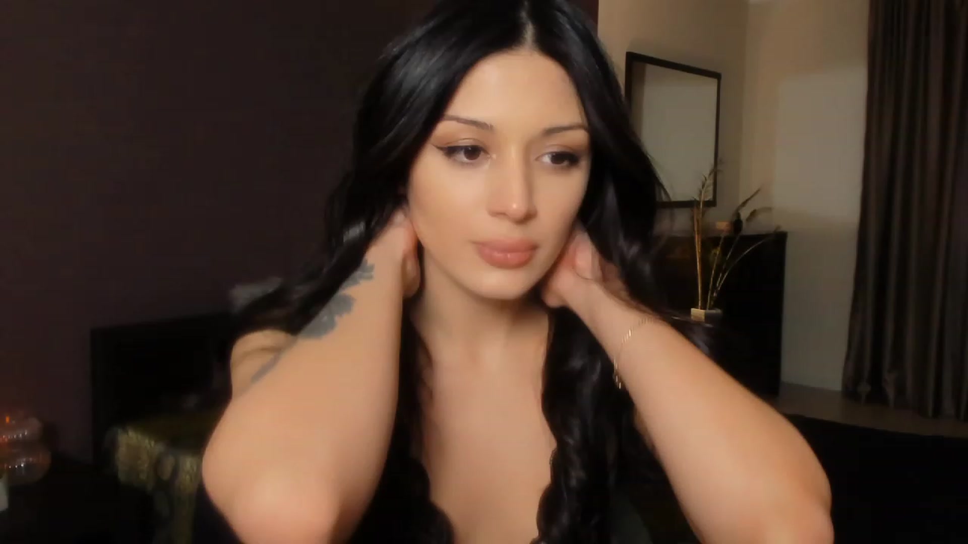 Gallery image thumbnail from Angel_on_Duty's myfreecams stream on, 12/08/2023, 22:53 image 2 of 20