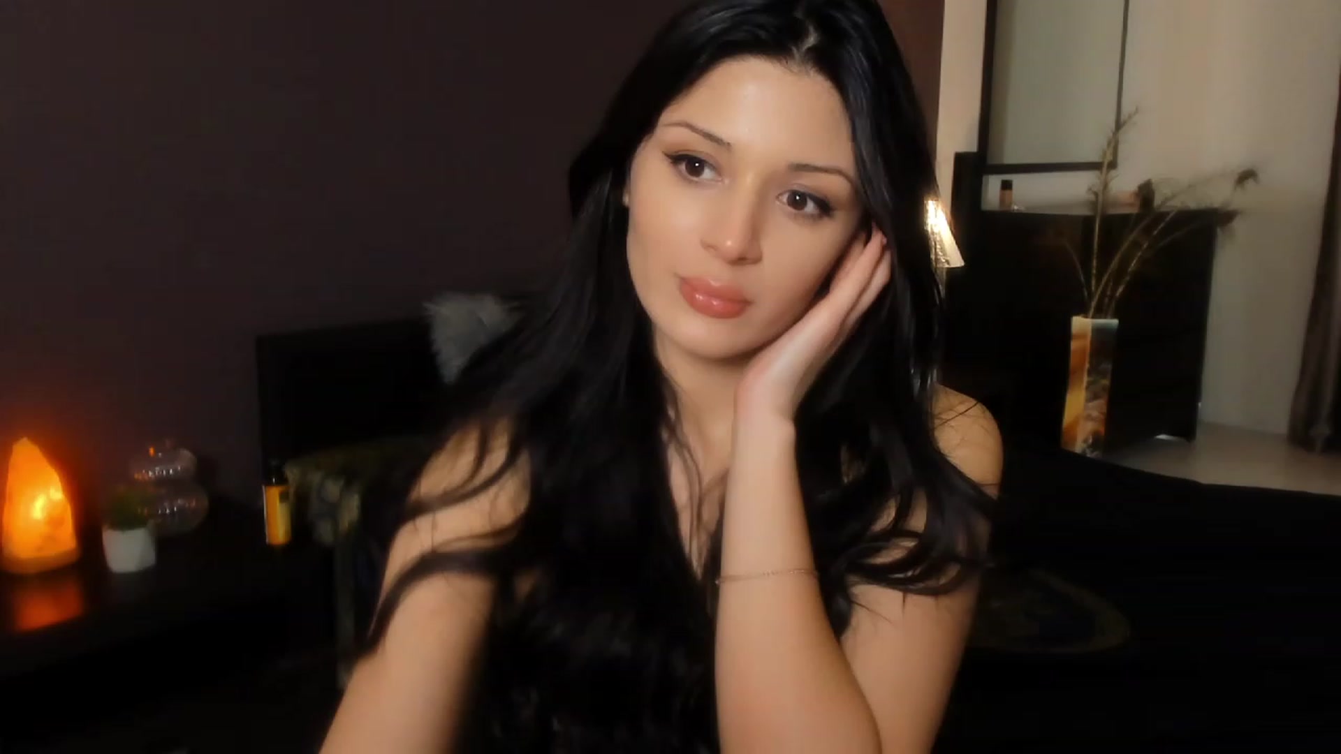 Gallery image thumbnail from Angel_on_Duty's myfreecams stream on, 12/09/2023, 03:23 image 6 of 20