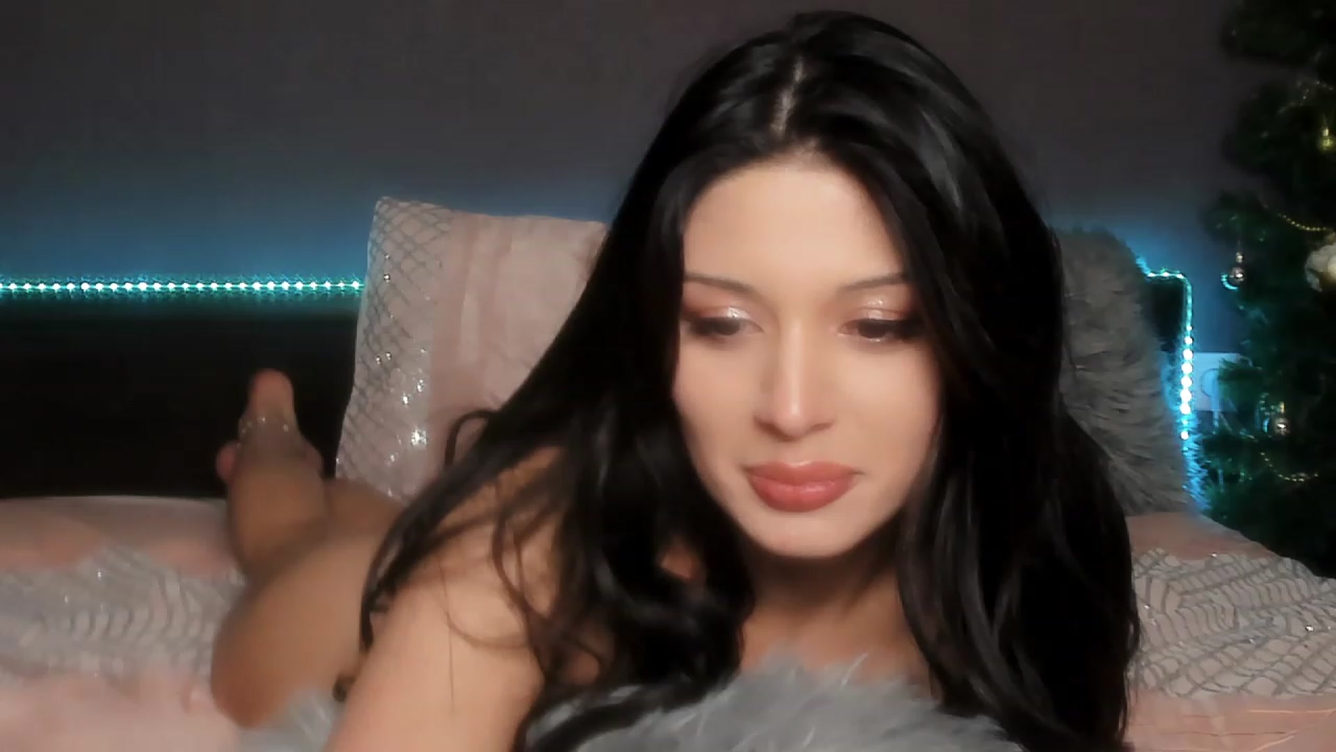 Gallery image thumbnail from Angel_on_Duty's myfreecams stream on, 12/24/2023, 01:39 image 6 of 20